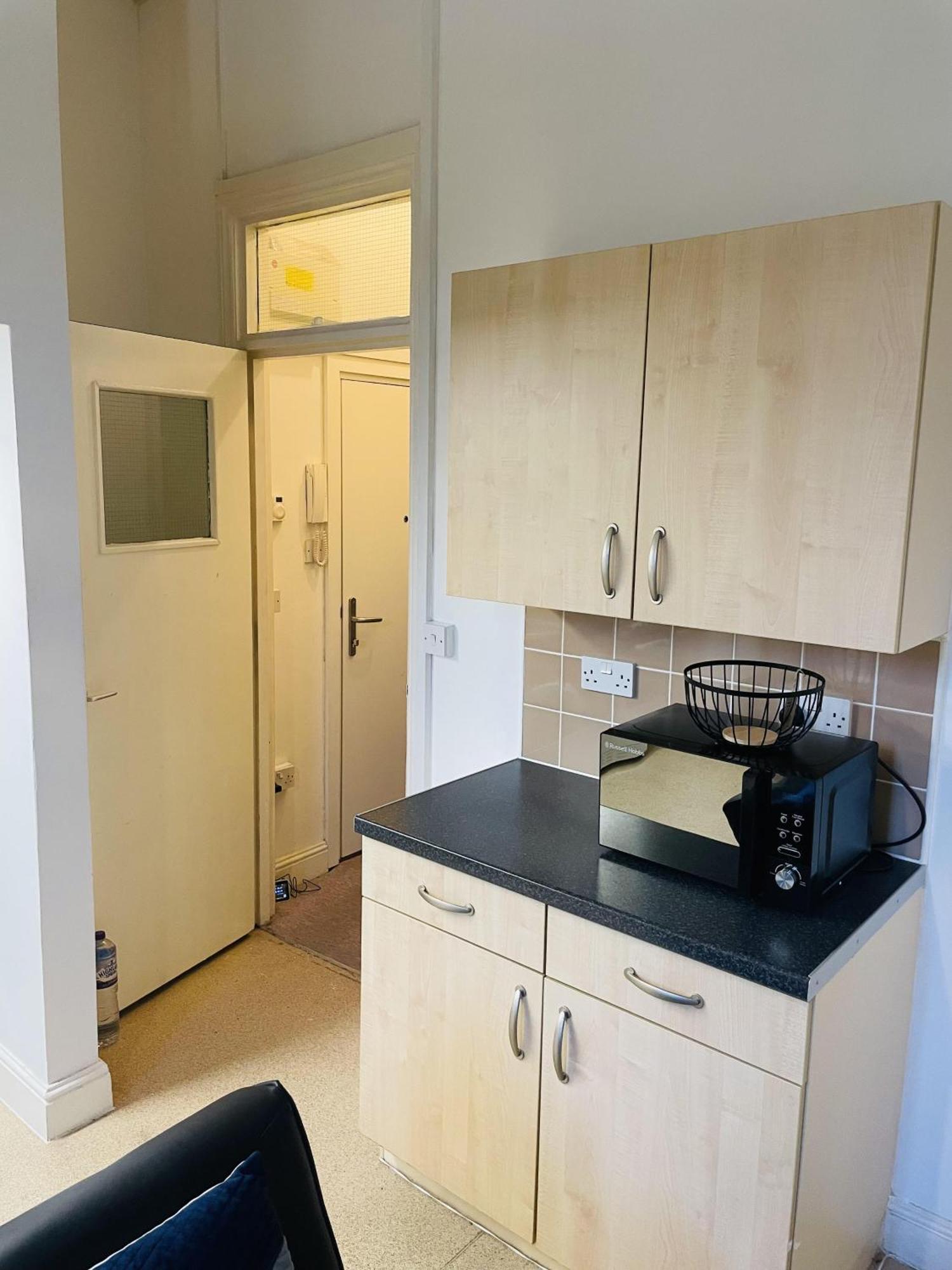 Bustling Western Apartment Londra Esterno foto